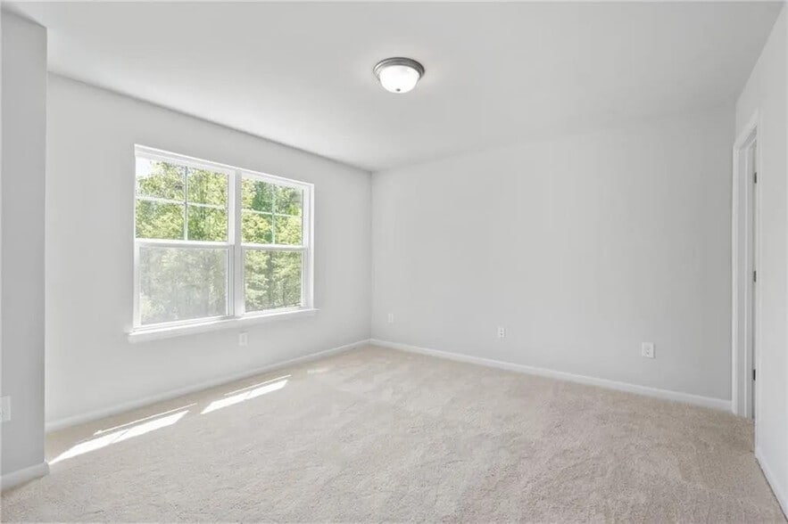 Building Photo - Room in House on Riverwood Dr