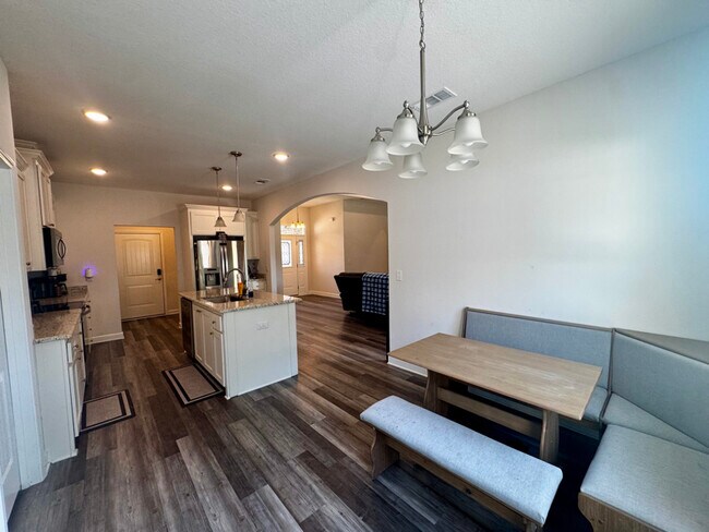 Building Photo - 9867 Shangri La West Rd