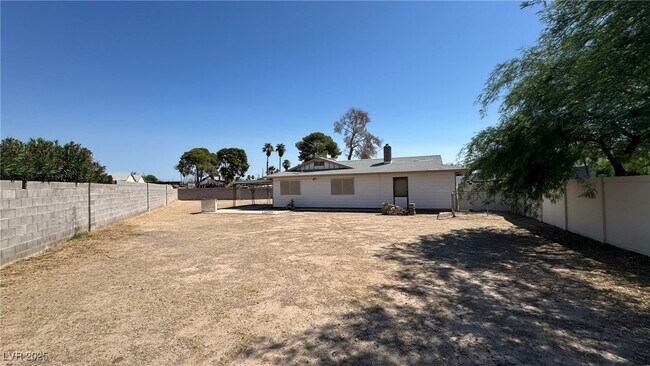 Building Photo - 4745 E Lana Dr