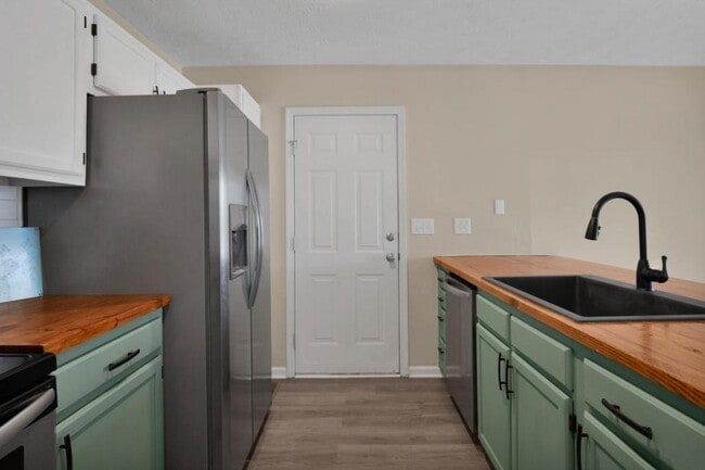 Building Photo - 3681 Highgate Dr