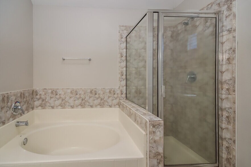 Building Photo - 13553 Miller Ln