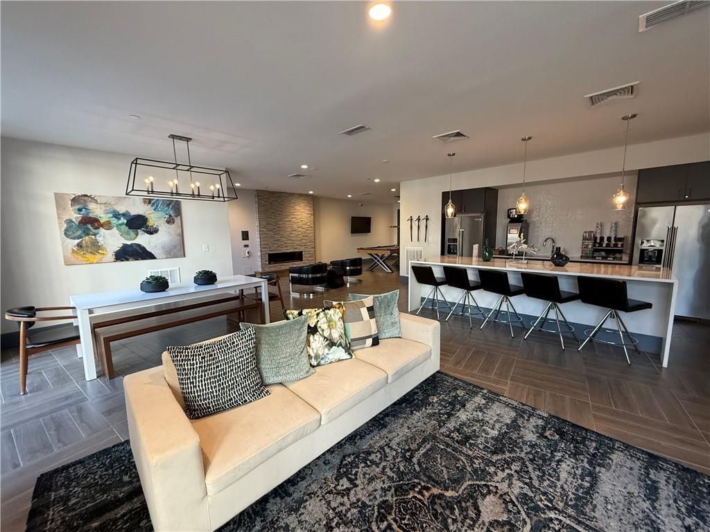 Building Photo - 775 Juniper St NE