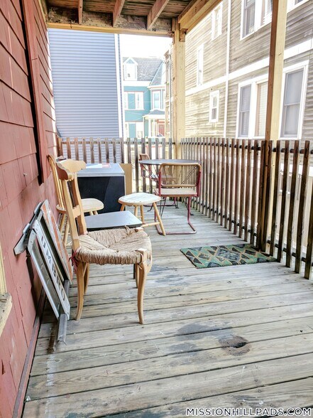 Building Photo - 168 Hillside St