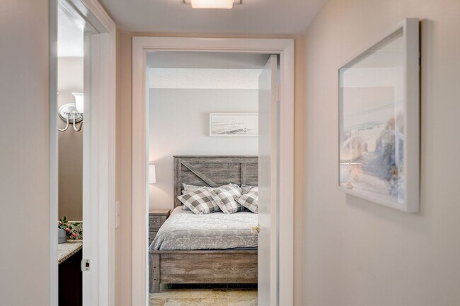 Building Photo - Seaside Serenity: Luxurious Gulf-Front Retreat on Southern Longboat Key