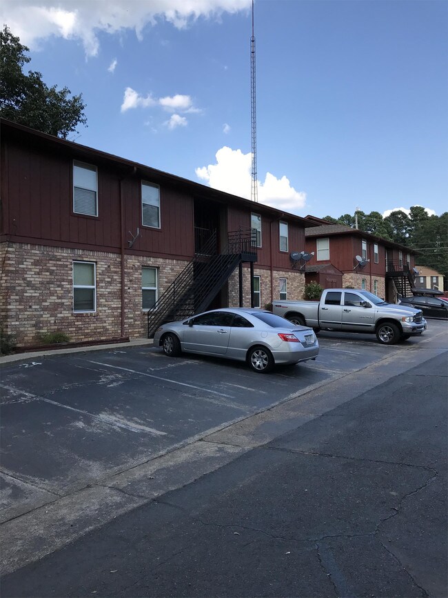 Building Photo - 1301 Pierre St