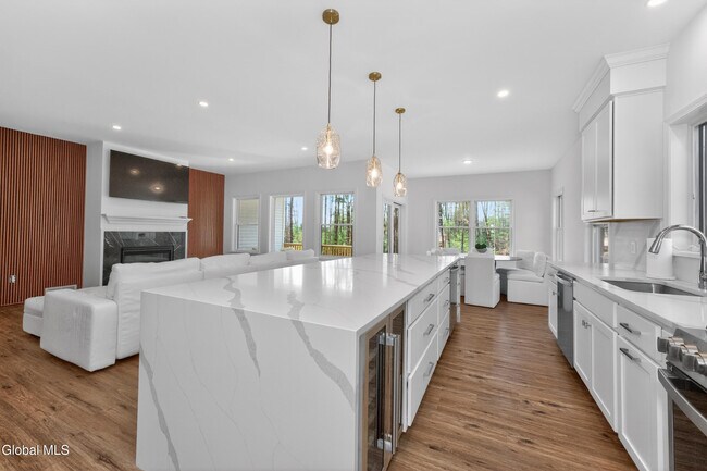 Building Photo - 622 Acland Blvd