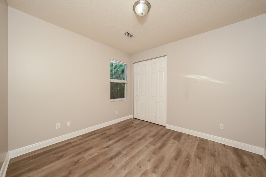 Building Photo - 1755 Palisades Dr