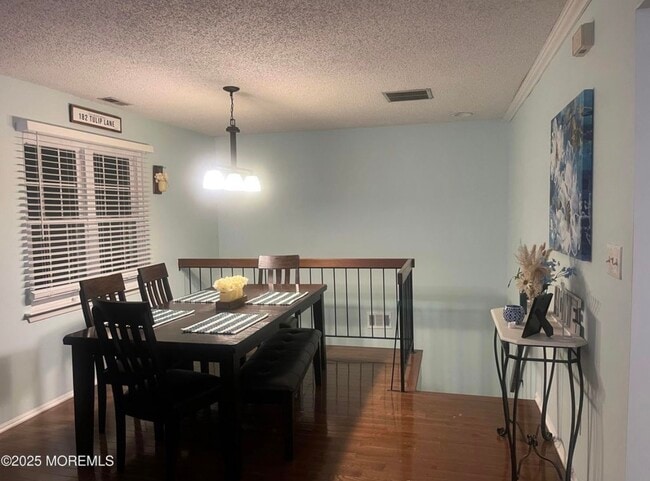 Building Photo - 182 Tulip Ln