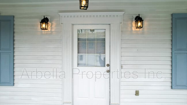 Building Photo - 311 S Cutler St