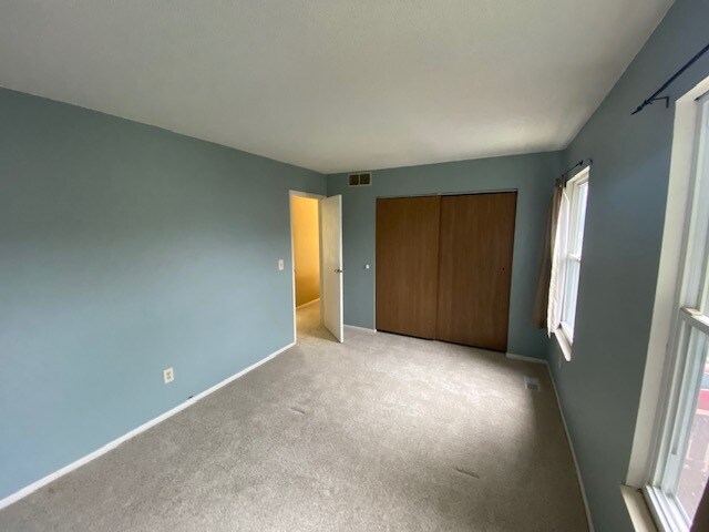 Building Photo - 942 Pebblelane Dr