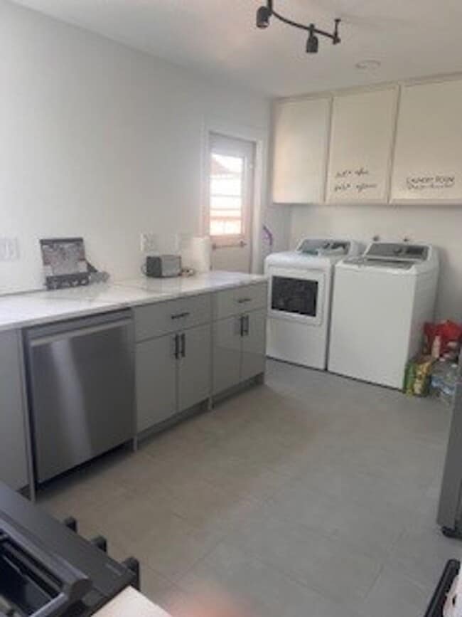 Building Photo - Remodeled in 2025 Home in Peacock Hills 55+