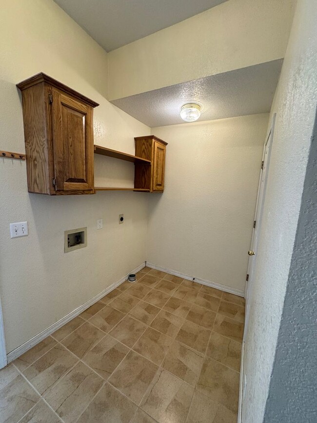 Building Photo - 95 Bassingham Dr