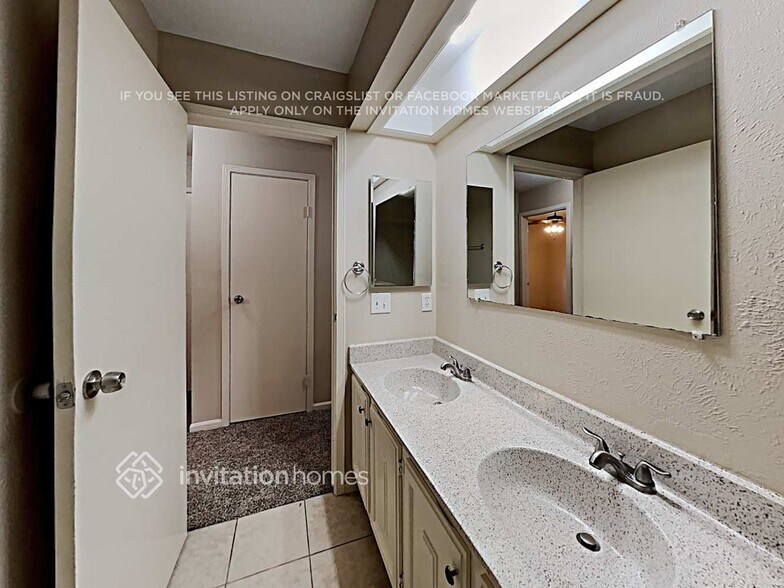 Building Photo - 27 S White Pebble Ct