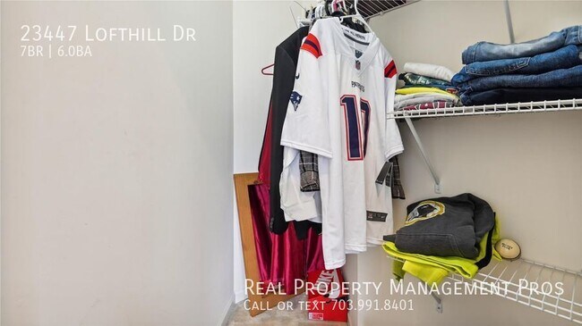 Building Photo - Beautifully Maintained 7 Bedroom 6 Bath Ho...