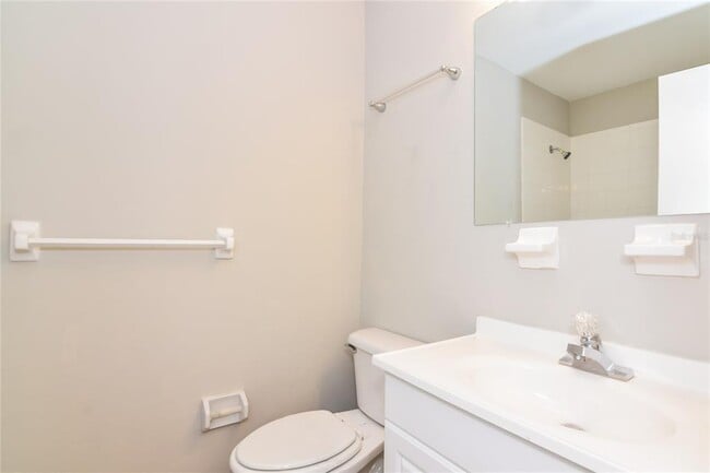 Building Photo - 2112 Sylvester Ct