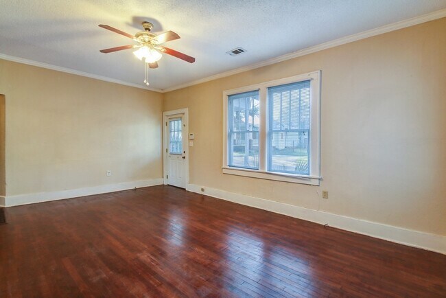 Building Photo - Beautiful Single Family house near downtown Savannah and Tybee Island