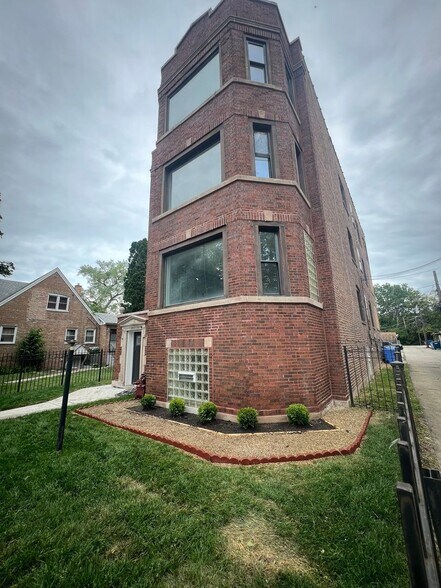 Building Photo - 8445 S Ingleside Ave