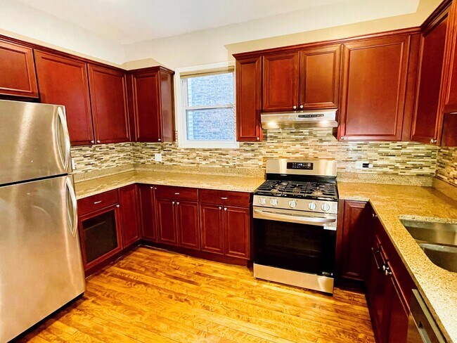 Building Photo - 4327 N Damen Ave
