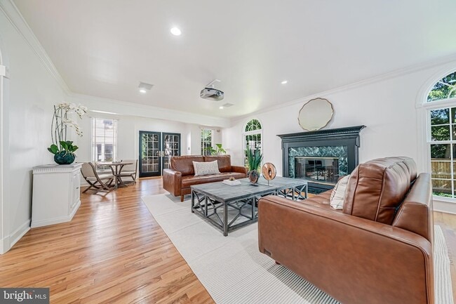 Building Photo - 4817 Chevy Chase Blvd