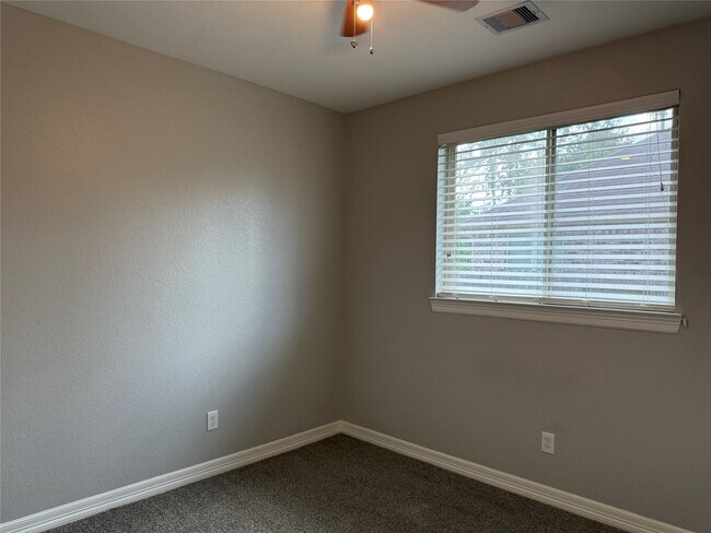 Building Photo - 1555 Primrose St