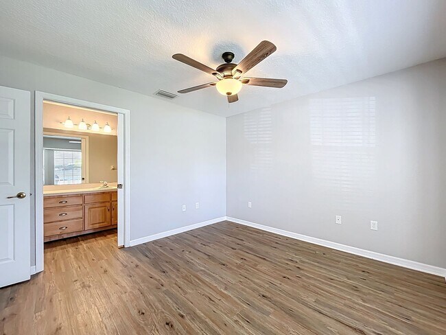 Building Photo - 2 Bedroom, 2 Bath | Lake Community | Dock & Boat Ramp Access