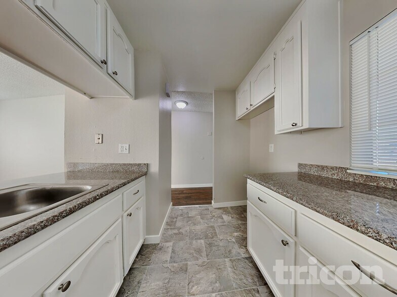 Building Photo - 607 Placer Ln