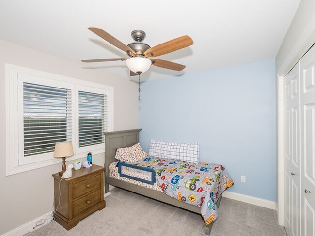 Building Photo - Beautiful 5 Bedroom Single Family Home