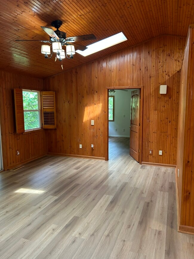 Building Photo - 466 Old Camptown Dr