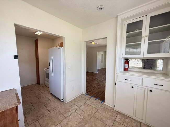 Building Photo - 2200 NE 22nd St