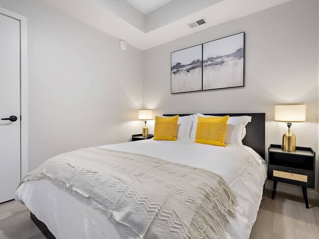 Building Photo - 402 NE 2nd St