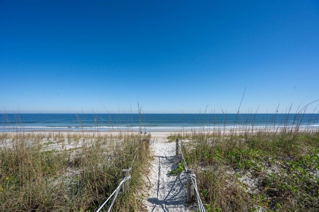 Building Photo - 212 Somerset Ct