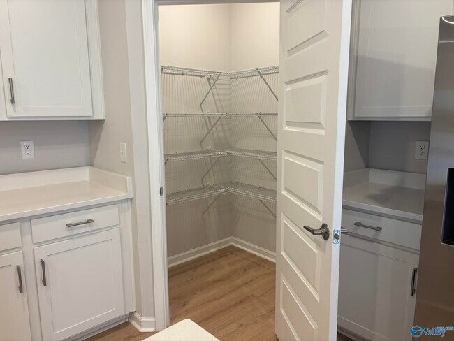 Building Photo - 180 Fenwick Pl