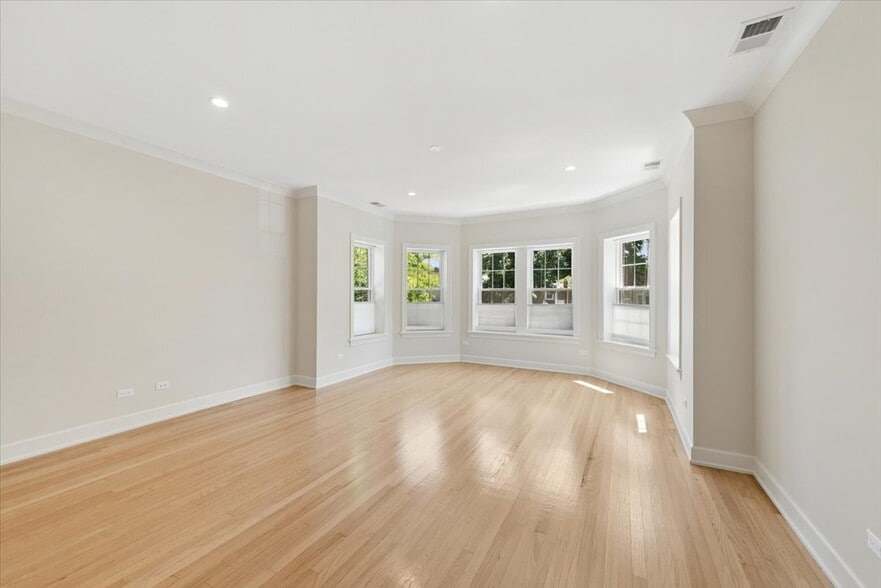 Living Room View #1 - 5028 N Mozart St