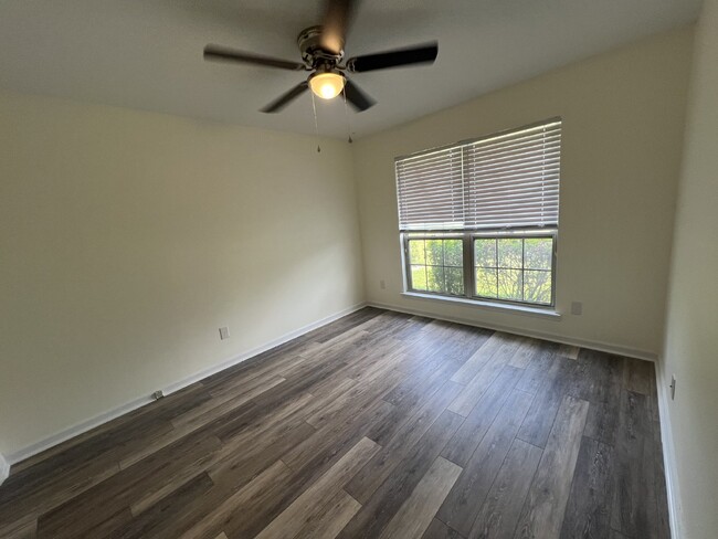 Building Photo - Home For Rent