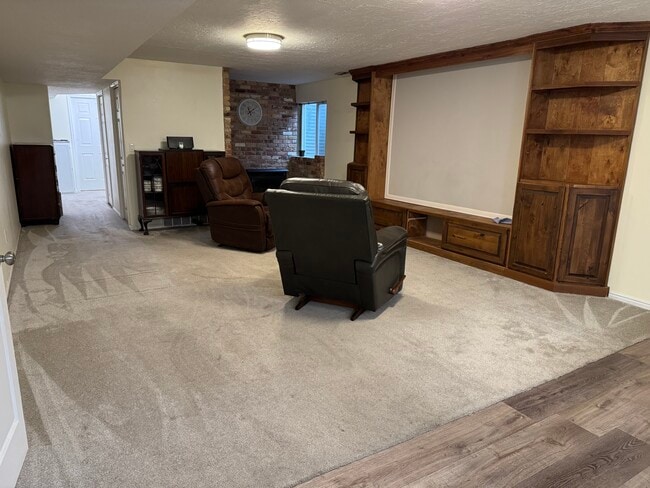 Building Photo - 422 E 200 N