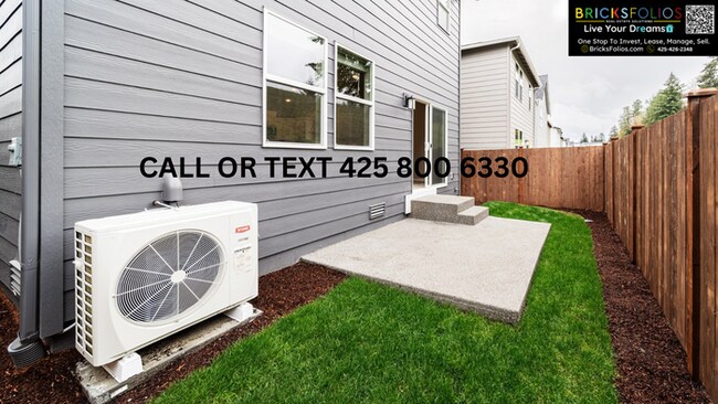 Building Photo - Comfortable Modern Living Near JBLM & Bangor Base!