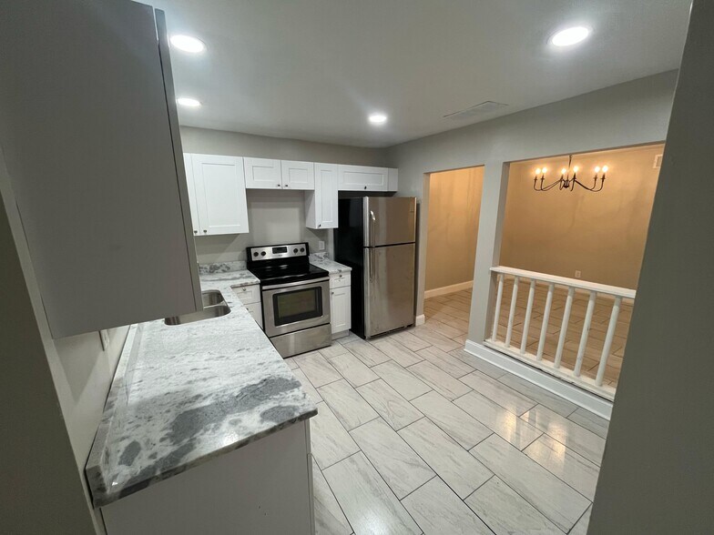 Building Photo - 3575 Oakvale Rd