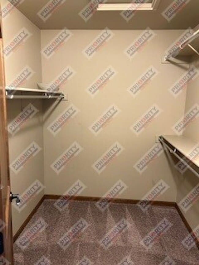 Building Photo - Spacious Home with Everything You’re Looki...