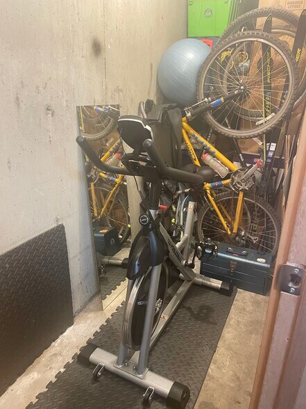 Building Photo - 9305 SW View Point Ter