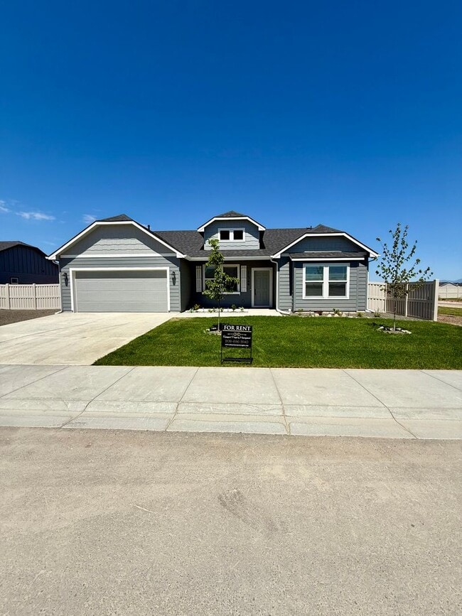 Building Photo - 4 bed 2 bath in Caldwell, Landscaping Incl...
