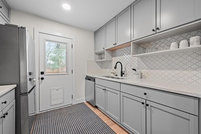 Building Photo - 1307 Falcon Cove