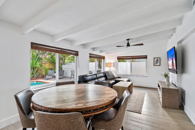 Building Photo - 428 Ebbtide Dr