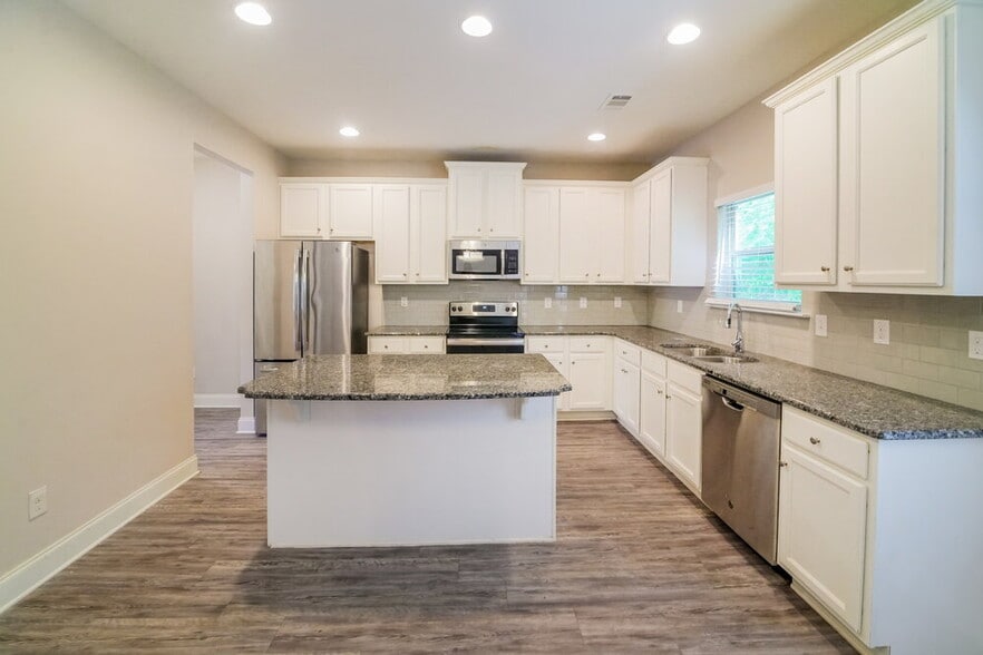 Building Photo - 313 Kenmore Ct