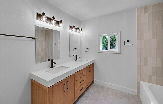 Building Photo - Newly Remodeled 2BD 1BA Home in Waco