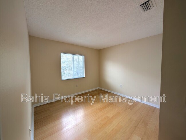 Building Photo - 7326 E Bank Dr