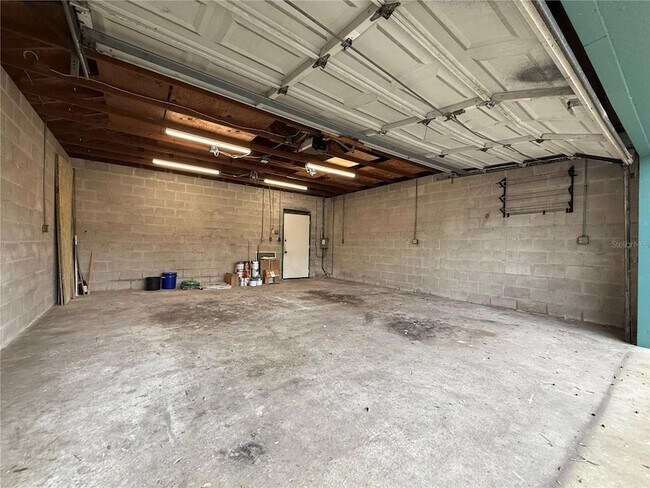 Building Photo - 7002 S Shamrock Rd
