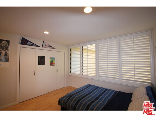 Building Photo - 2160 Century Pk E