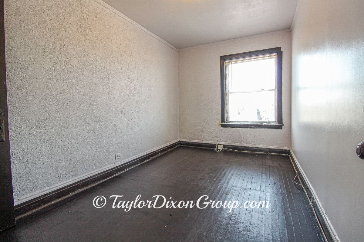 Building Photo - 3863 W Maypole Ave
