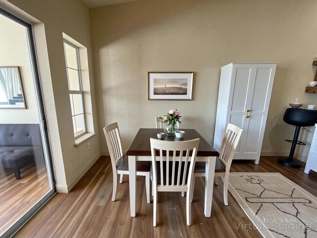 Building Photo - Beautifully Furnished One bedroom, One bath in Branson, Mo. with a View from the Sunroom