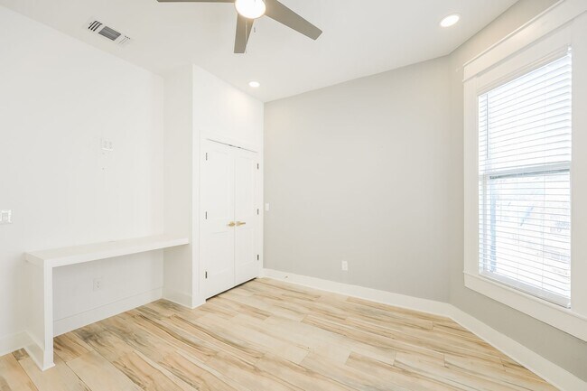 Building Photo - 120 E Magnolia Ave